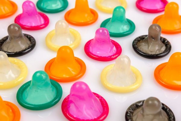 Kondomer i forskellige farver