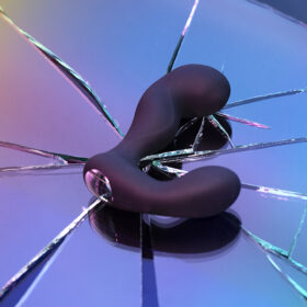 pressebillede af Svakom Iker prostata vibrator på glas overflade